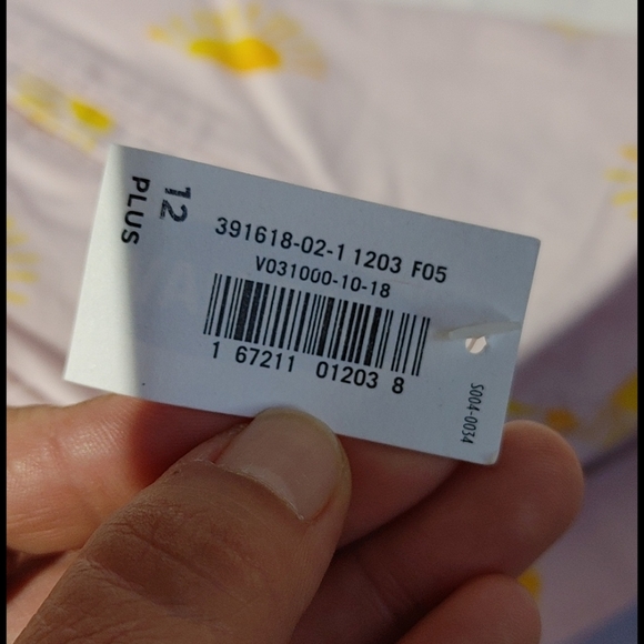 Old Navy Sunshine Shorts - Picture 10 of 10